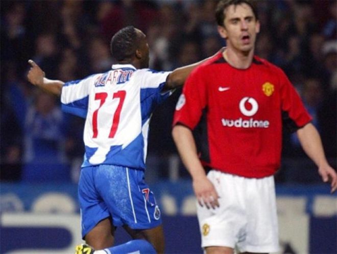 不掩饰他对 不掩饰他对